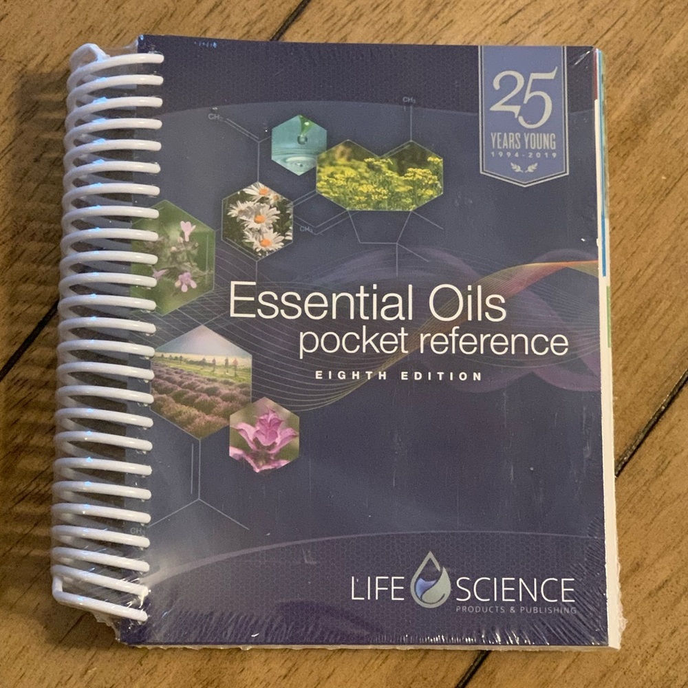 Essential Oils pocket reference guide NWT